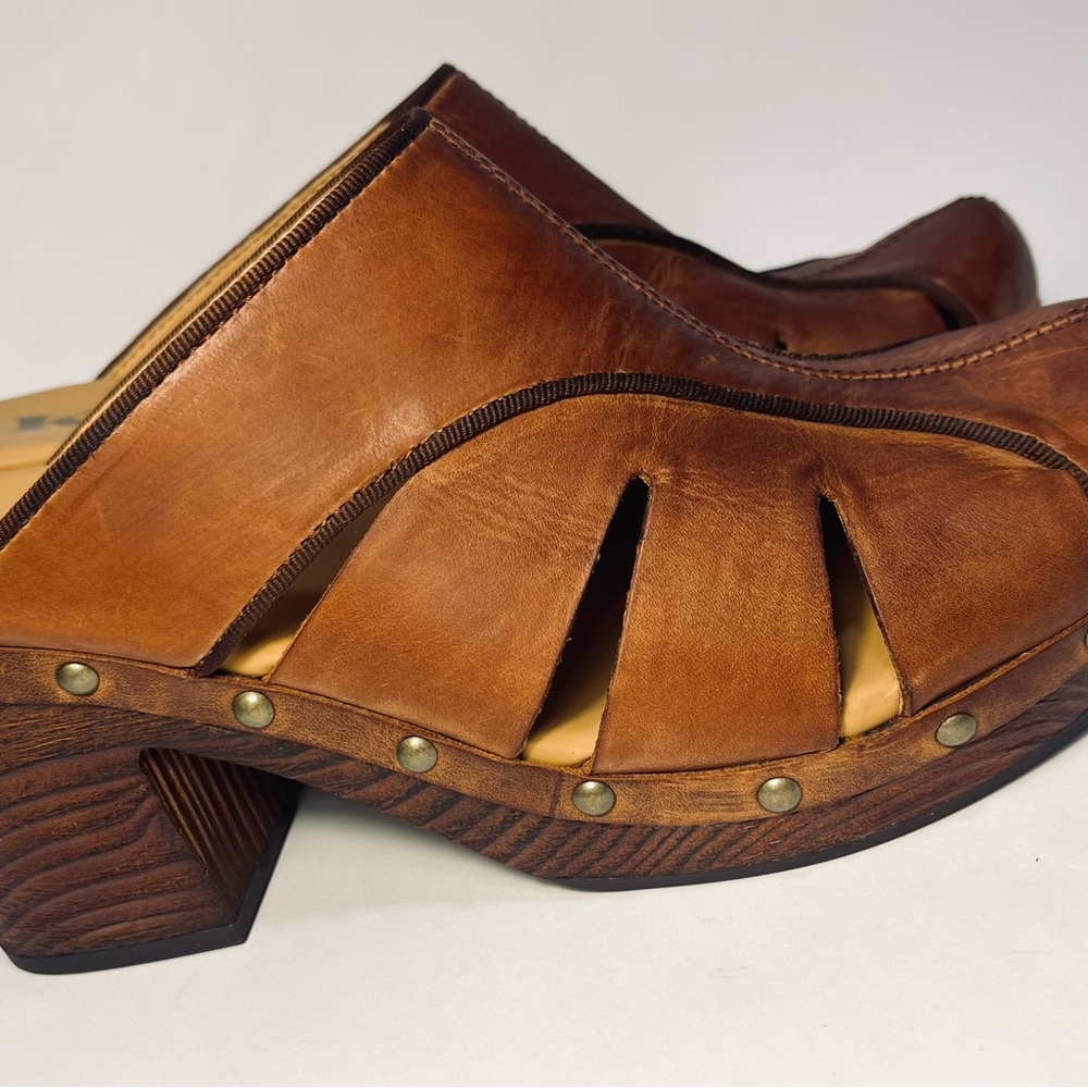 Korks leather clogs studded